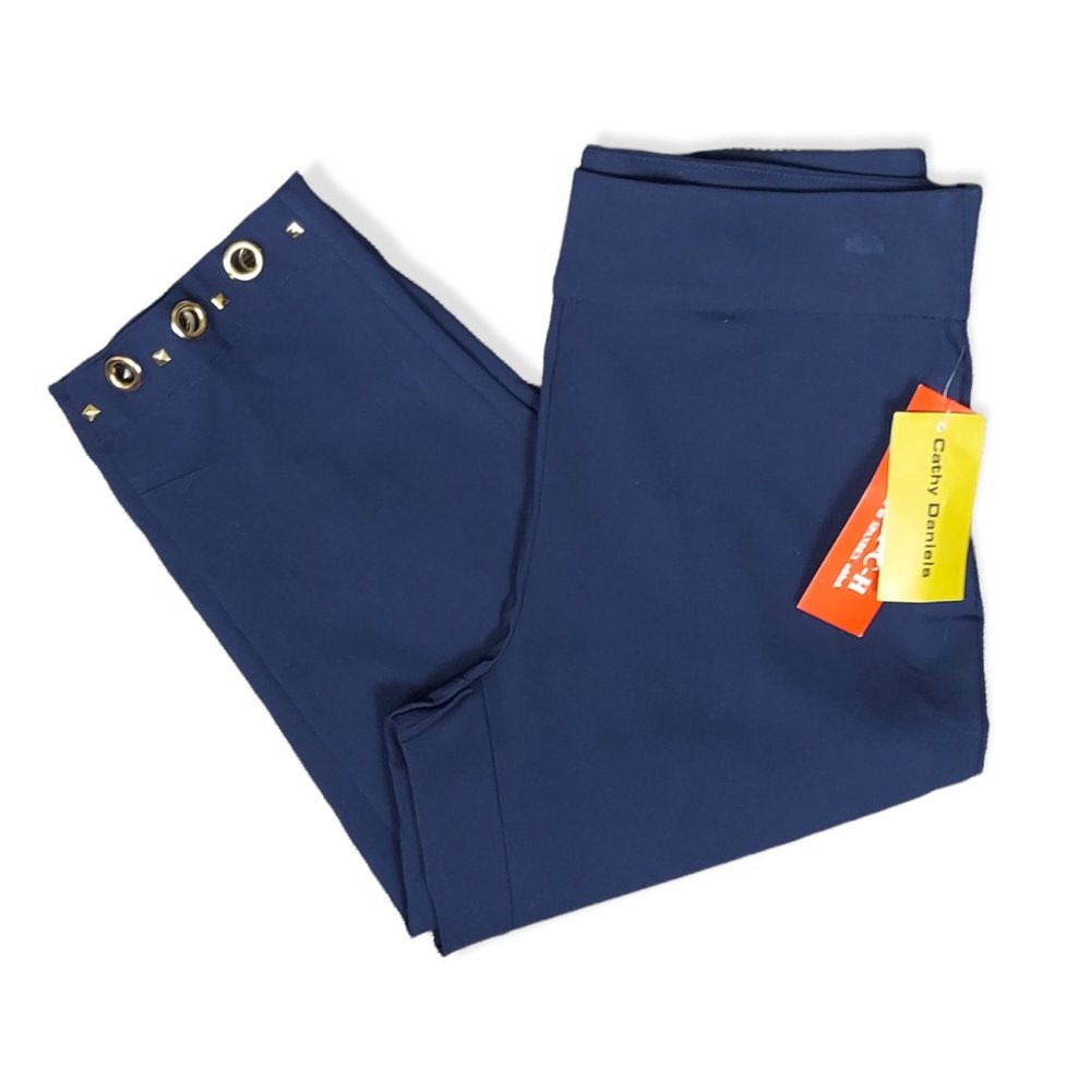 NWT CATHY DANIELS PULL ON STRETCH CAPRIS WITH GOLD TONE TRIM (S)